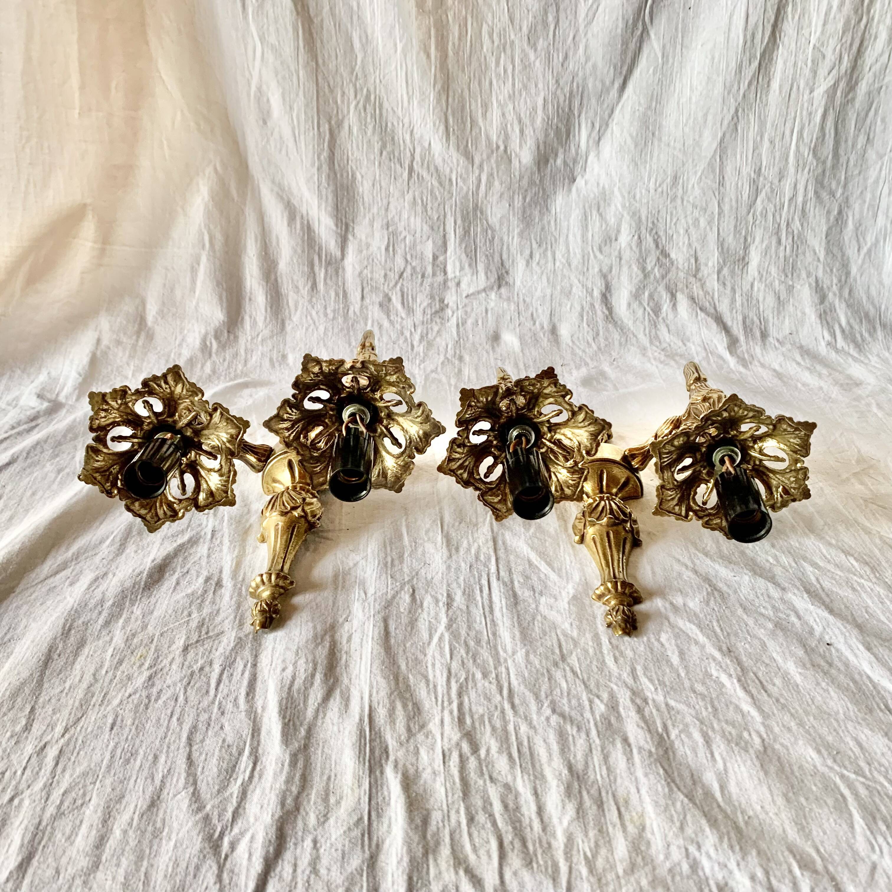 Pair of gilded brass wall lights - Louis XVI style