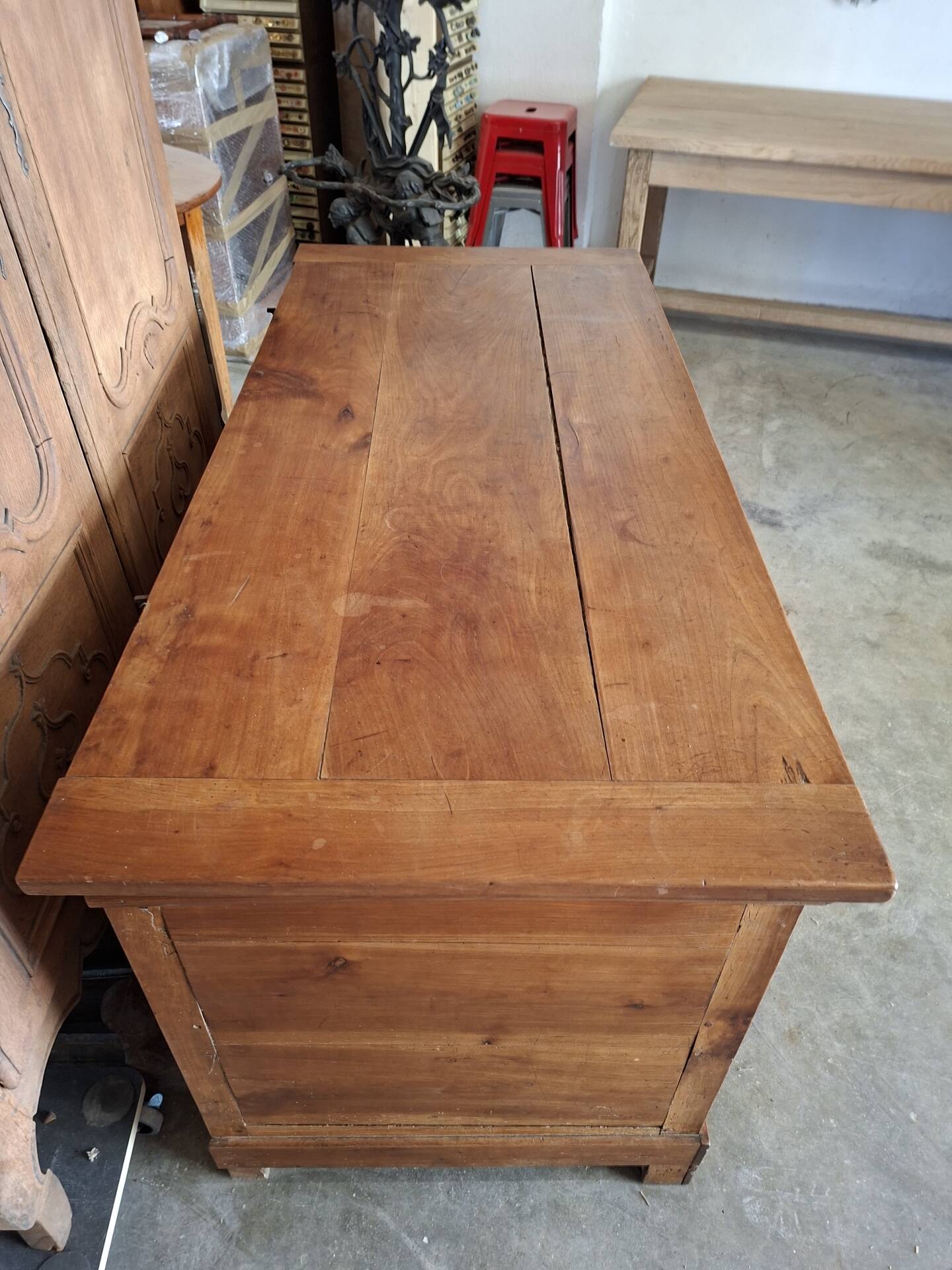 Louis Philippe 19th-century chest of drawers in solid walnut.