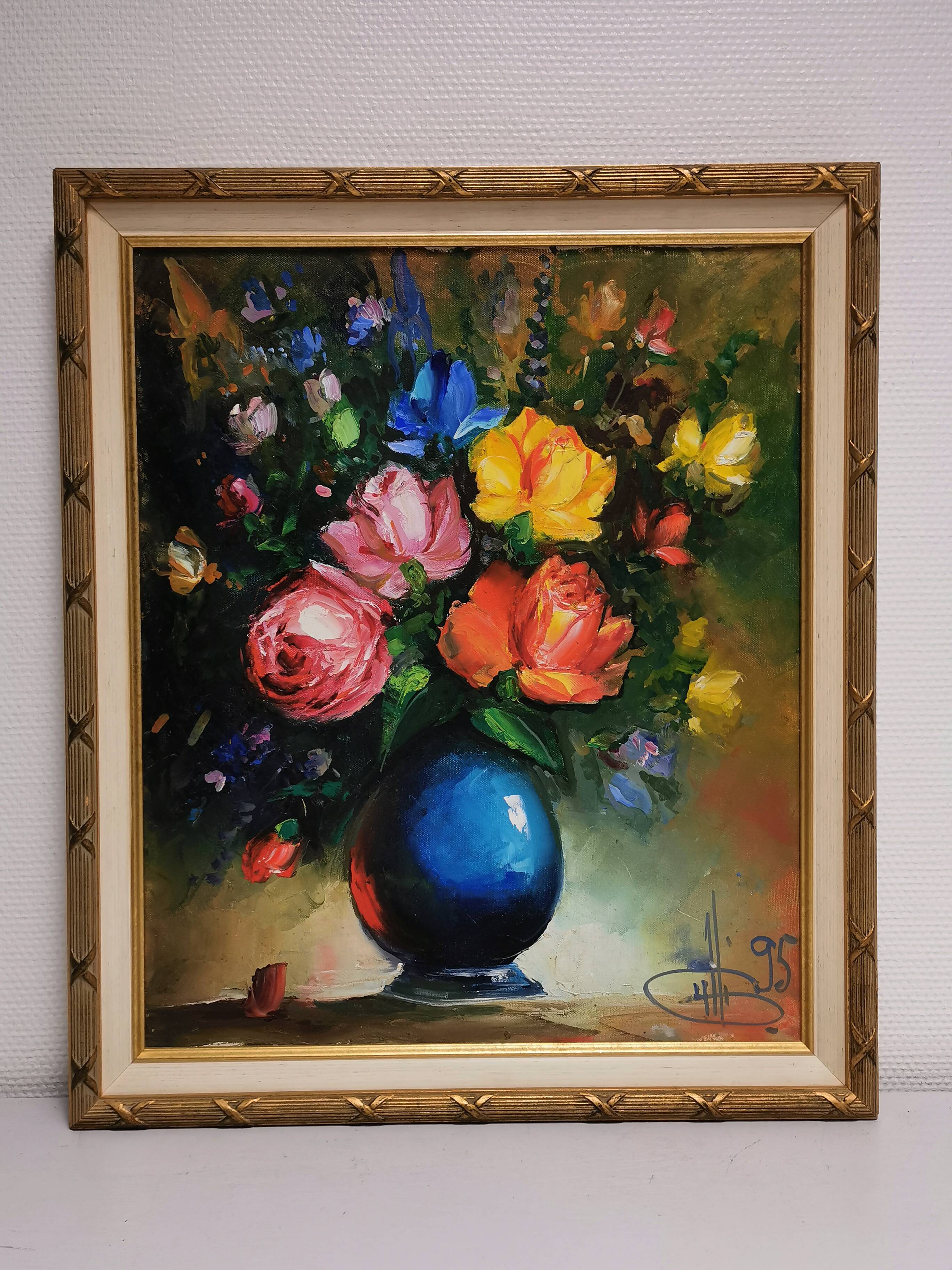 Painting / oil on canvas bouquet of flowers golden frame