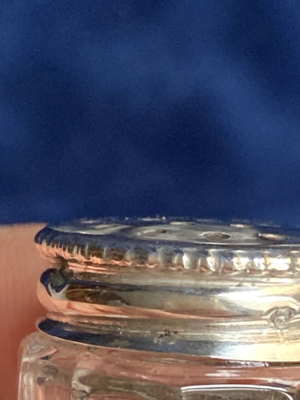 Individual salt shakers in 800 silver with two hallmarks and fluted crystal