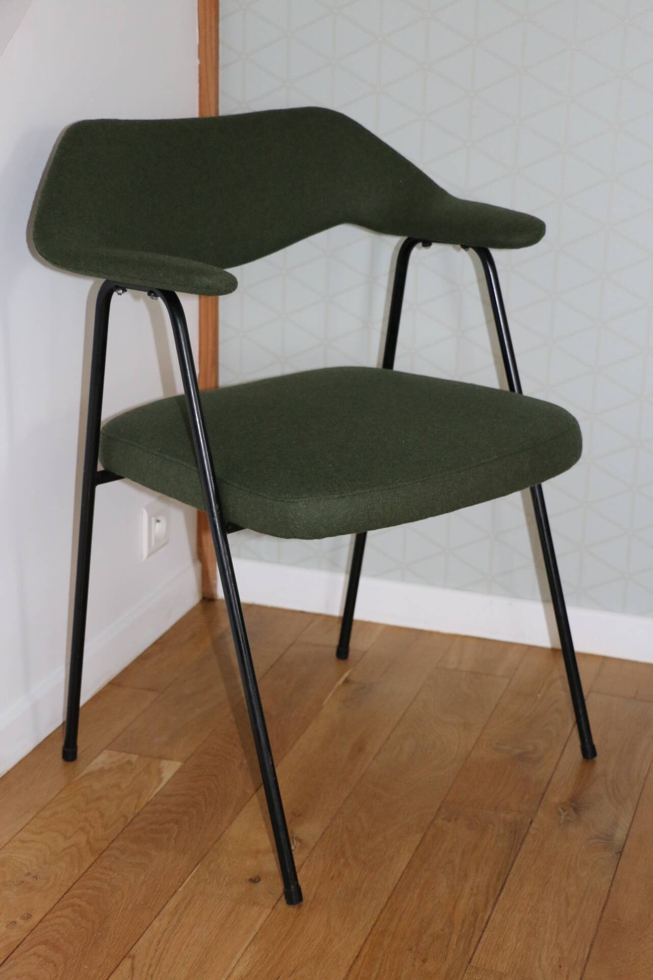 Robin Day Airborne 675 Armchair