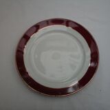 Assortment of 8 red dinner plates