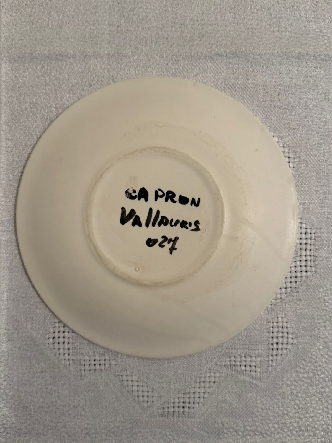 Plates and dish signed by Roger Capron, Vallauris.