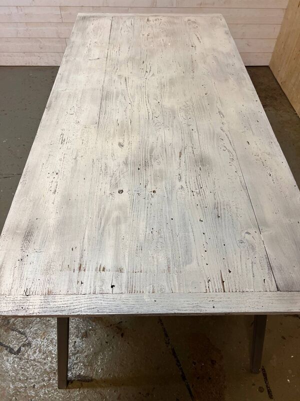 Table patinée que treteaux