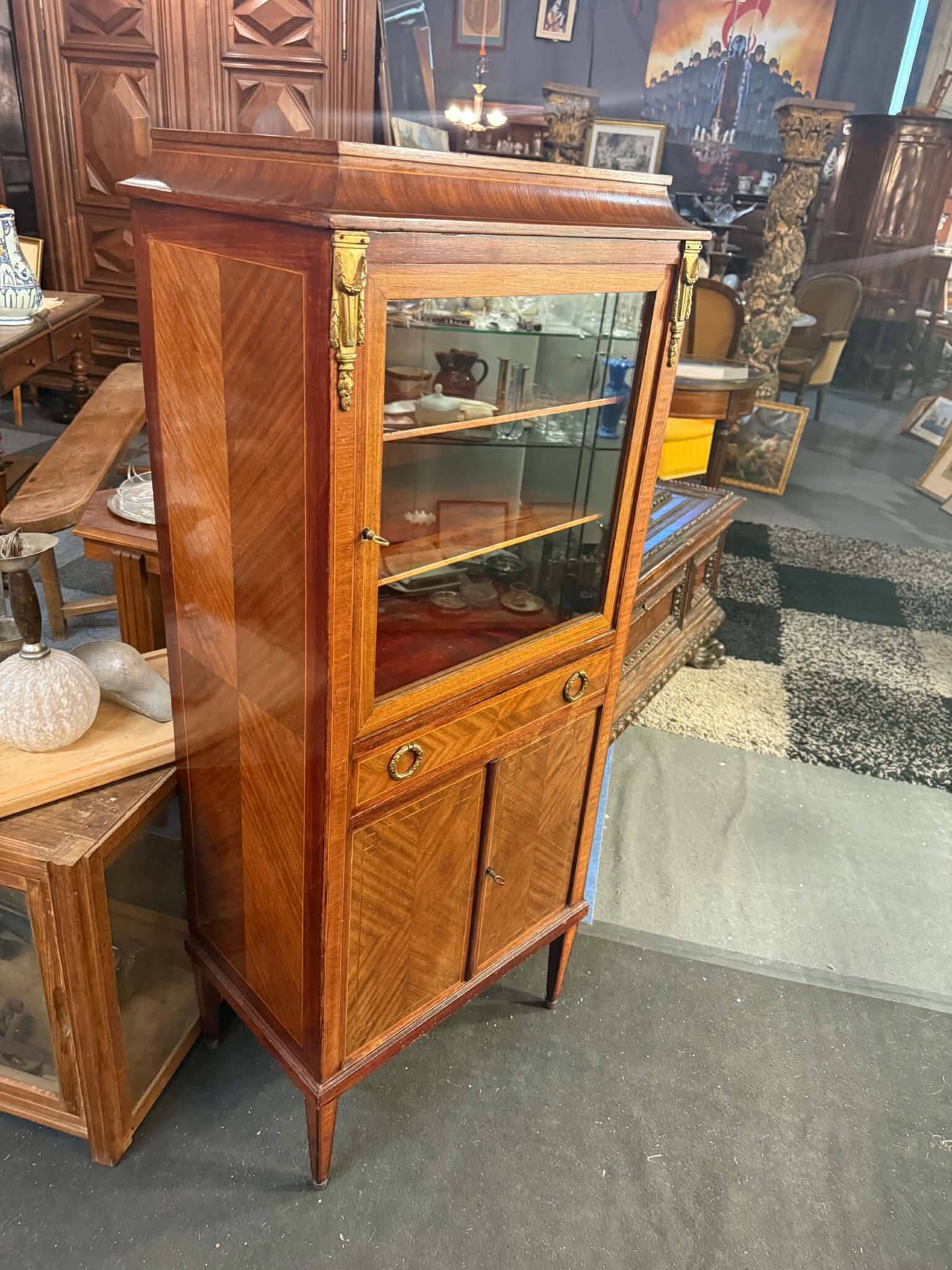 Vitrine Louis XVI marqueté