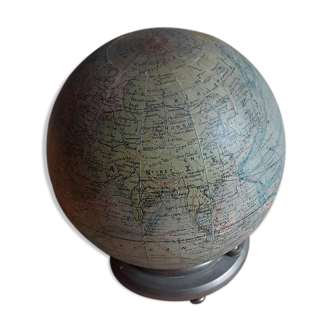 Globe terrestre ancien en verre