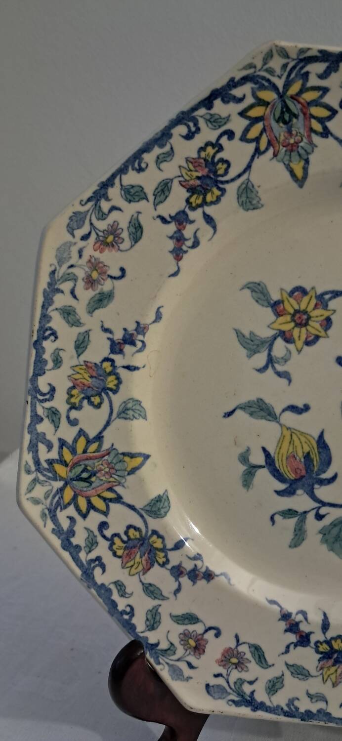 Longchamp octagonal plate, Bagdad model. Late 19th, early 20th century.