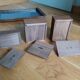 Ensemble de 3 boites en bois sur plateau set de bureau ou de fumeur