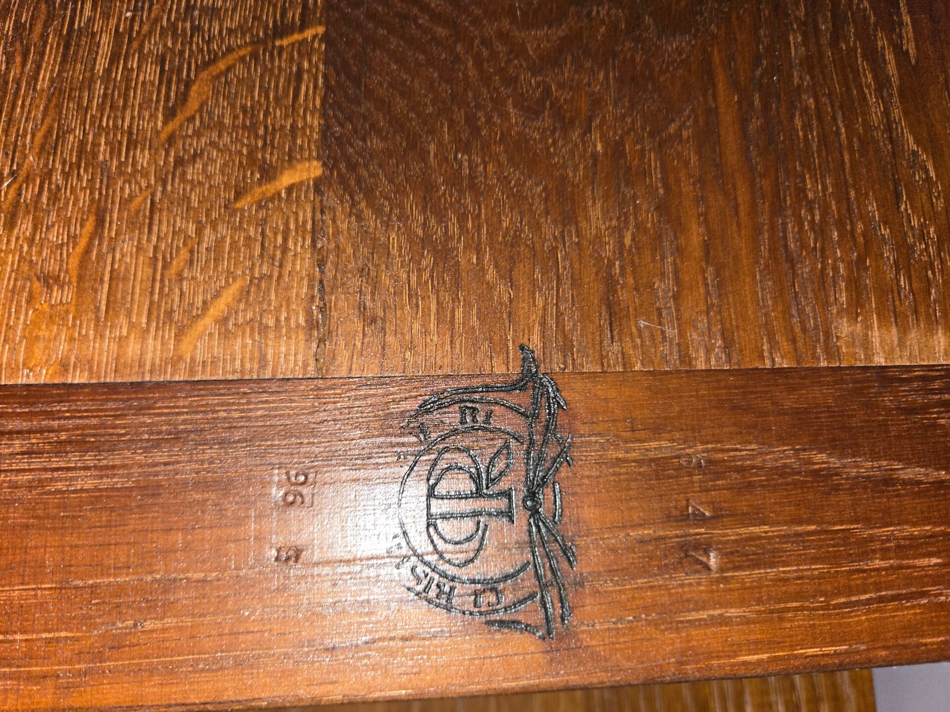 Table en bois Christian Robert + 6 chaises + rallonge