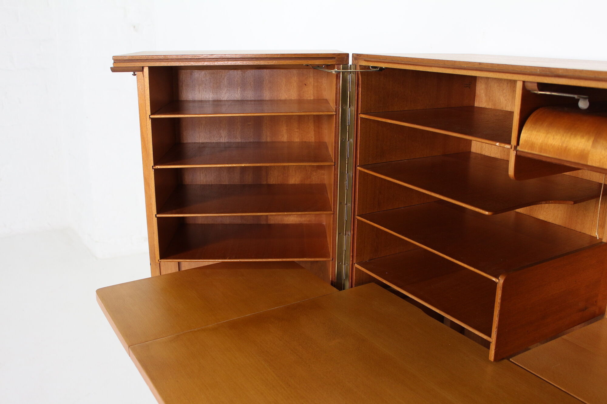 Retractable desk "Magic Box" Mummenthaler & Meier