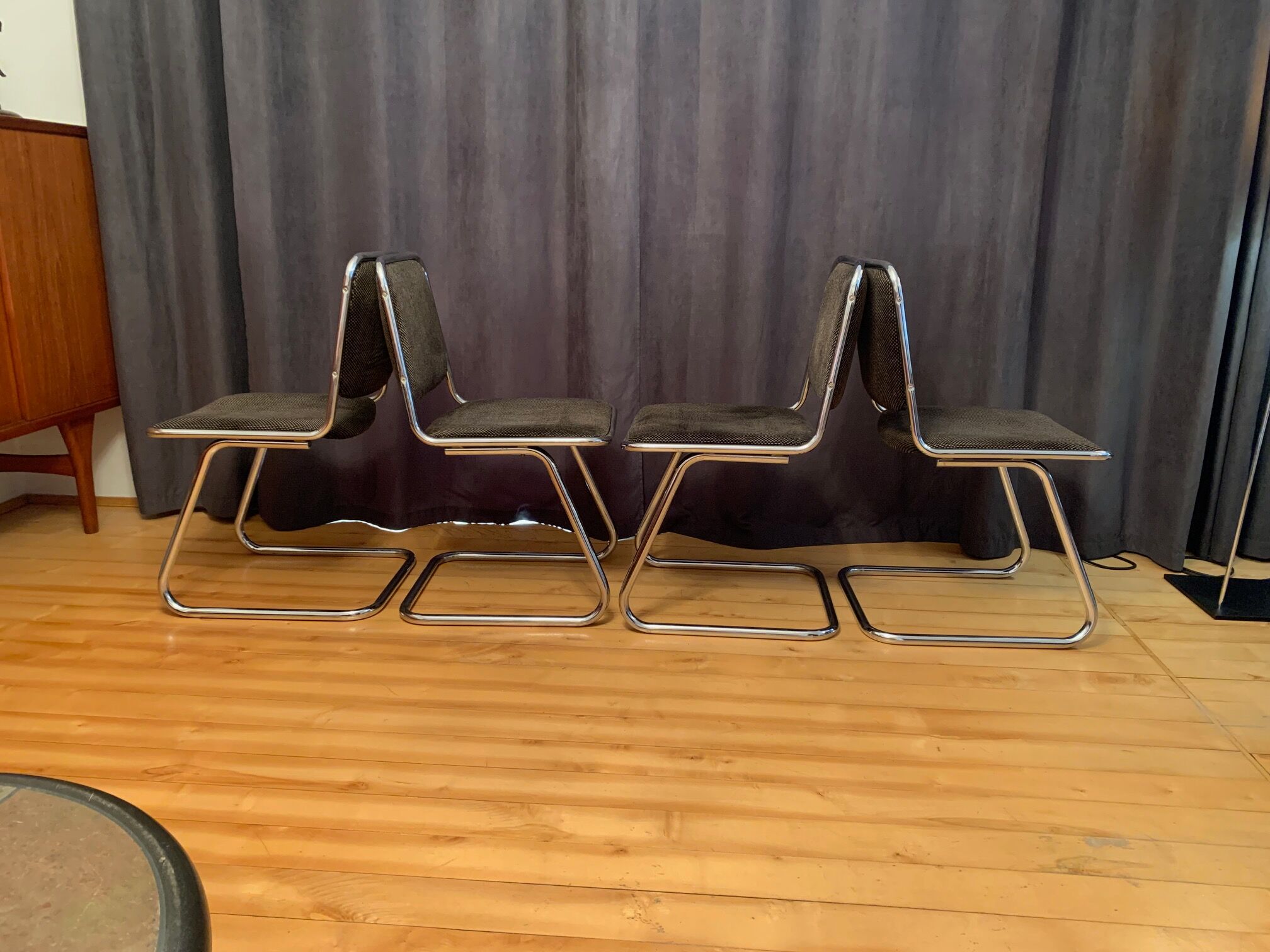 Ensemble de quatre chaises, Taro, Italie, années 1970.