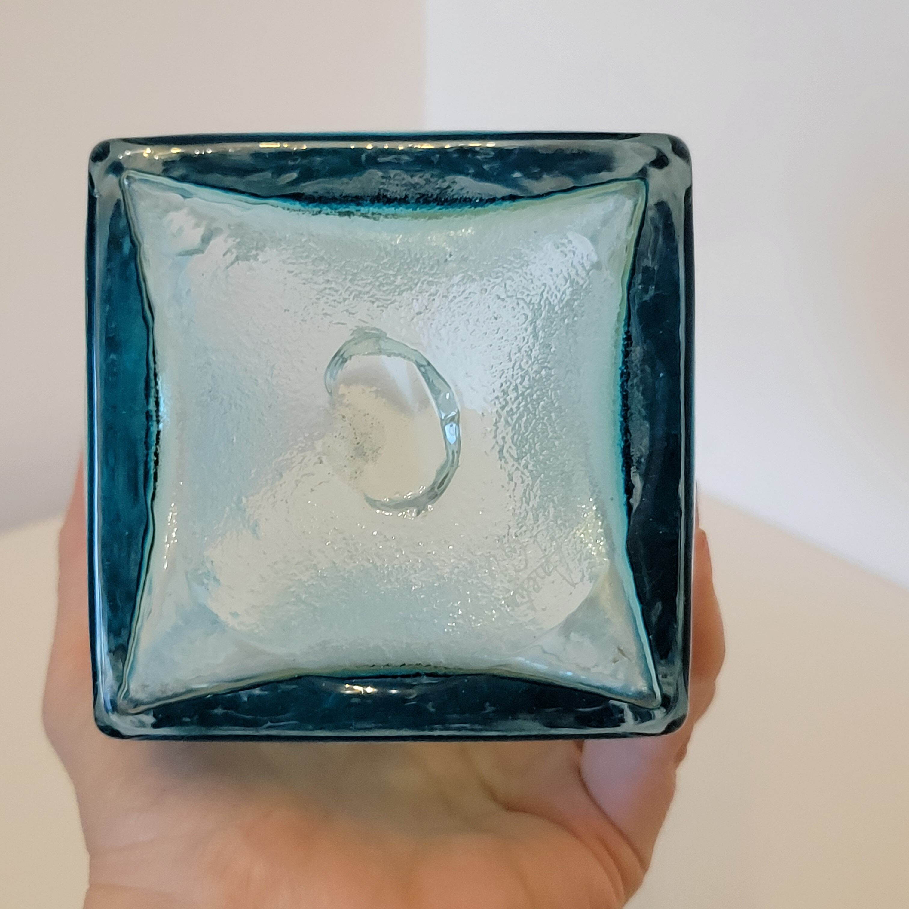 Régis Anchuelo blue glass vase contemporary art