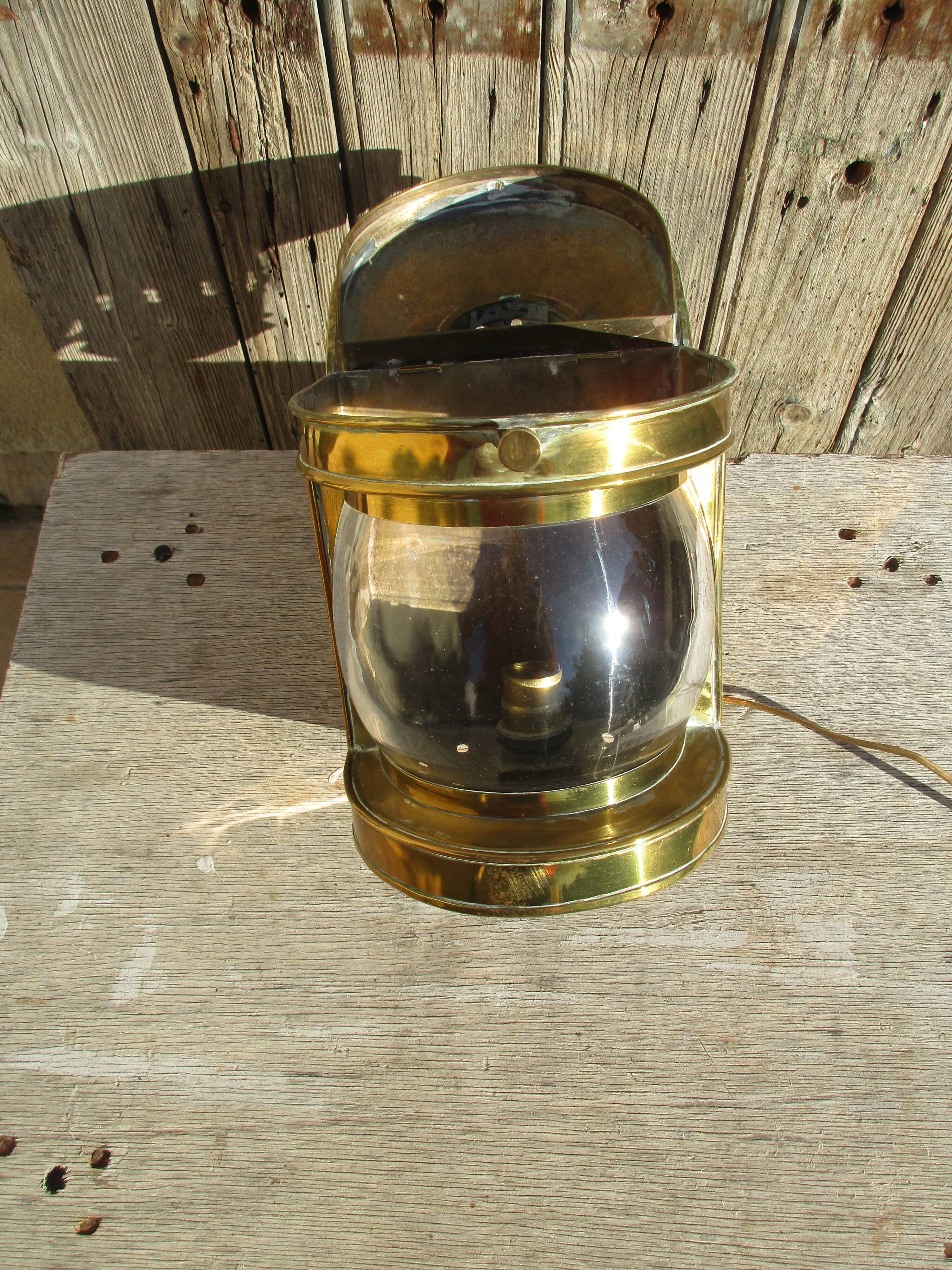 Brass boat tempete lamp