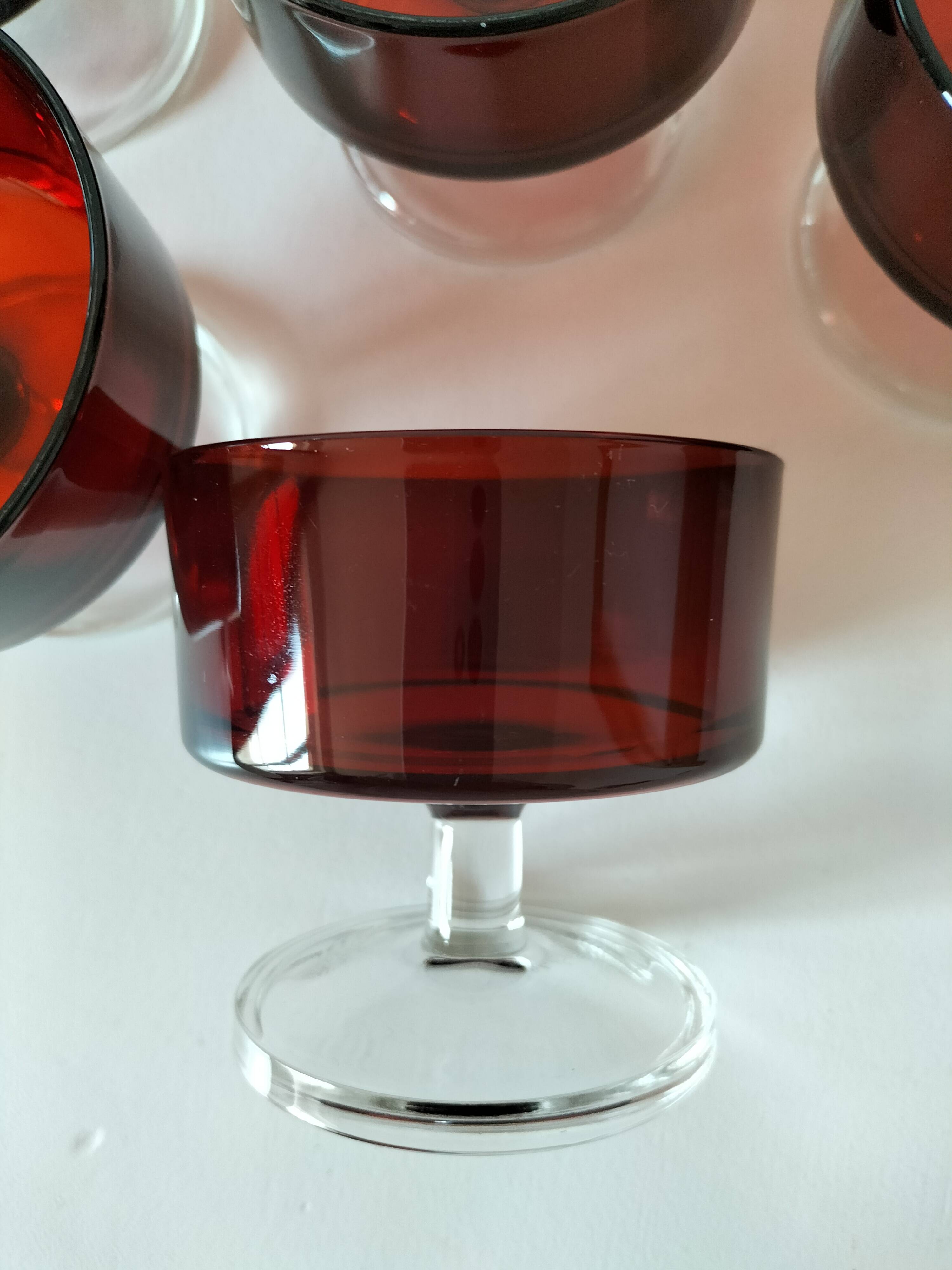 Ensemble 11 verres teinte rubis années 70