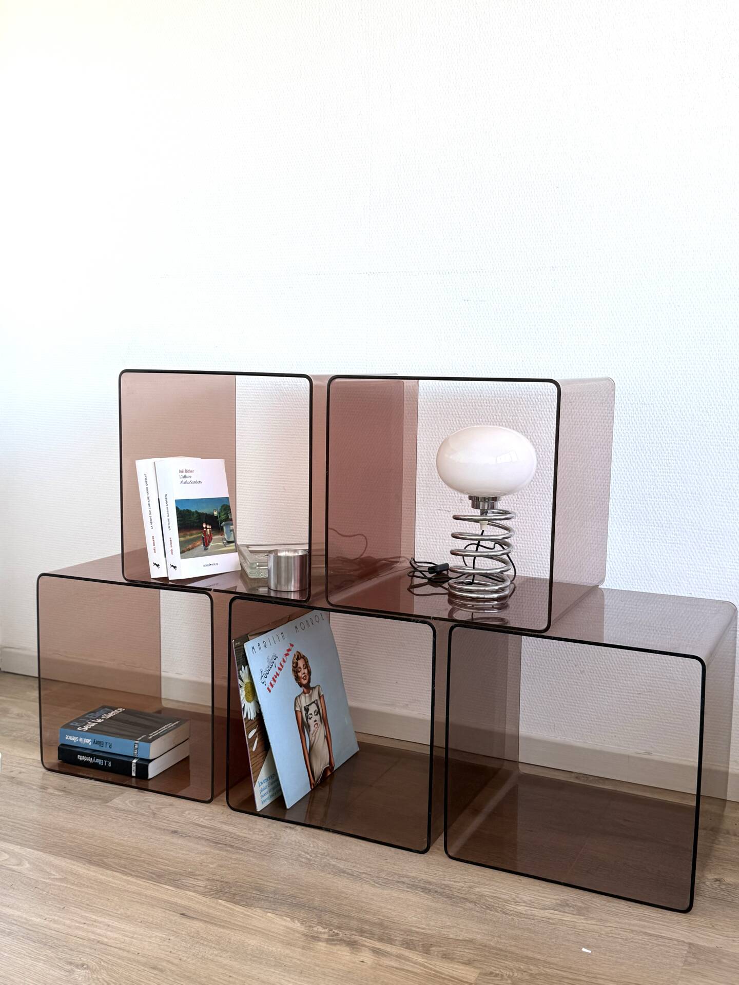 Lot de 5 cubes en Plexiglas fumé Michel Dumas