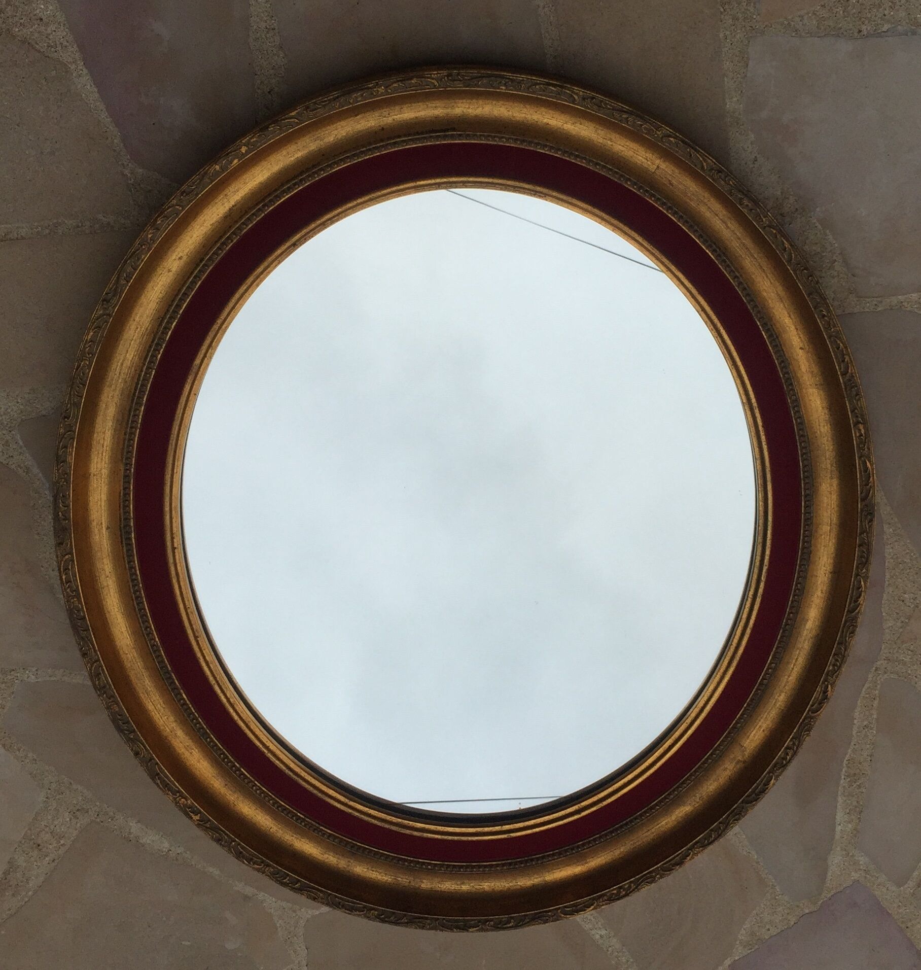 Miroir ovale en bois doré 76 x 67 cm