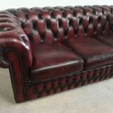 Three-seater chesterfield burgundy leather sofa