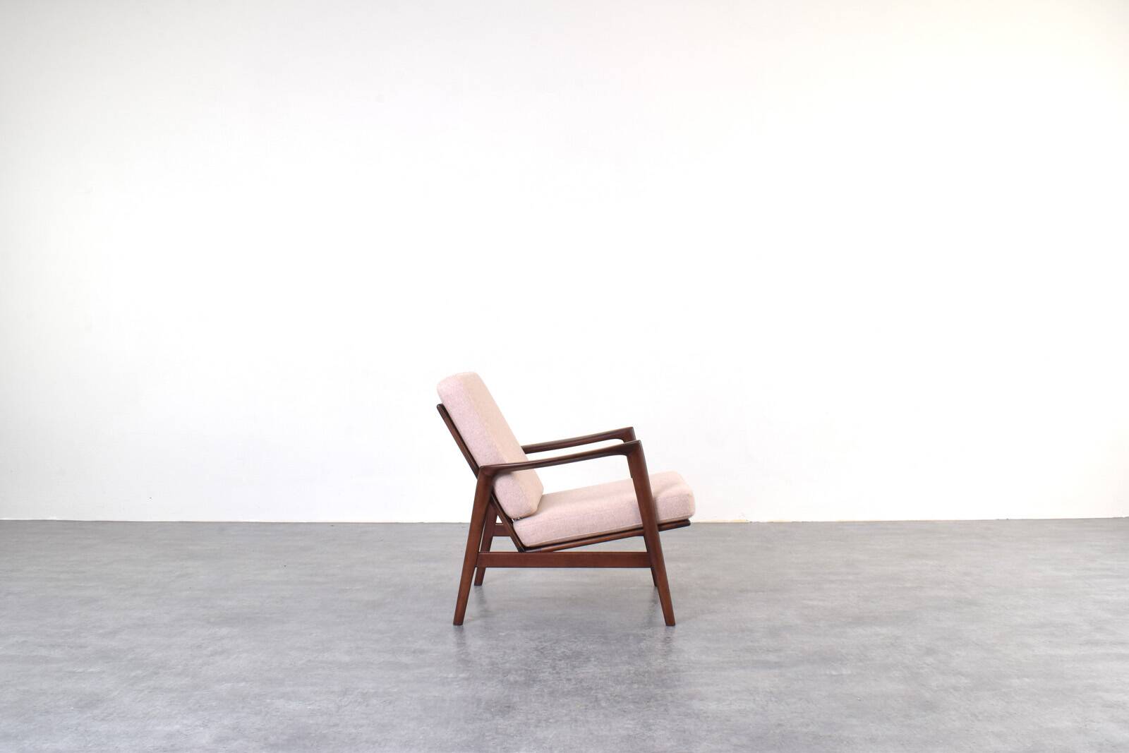 Mid-Century Stefan Lounge Chair, 1960s