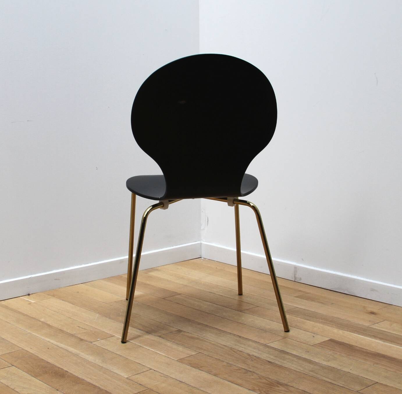 Suite of 8 designer dining room chairs