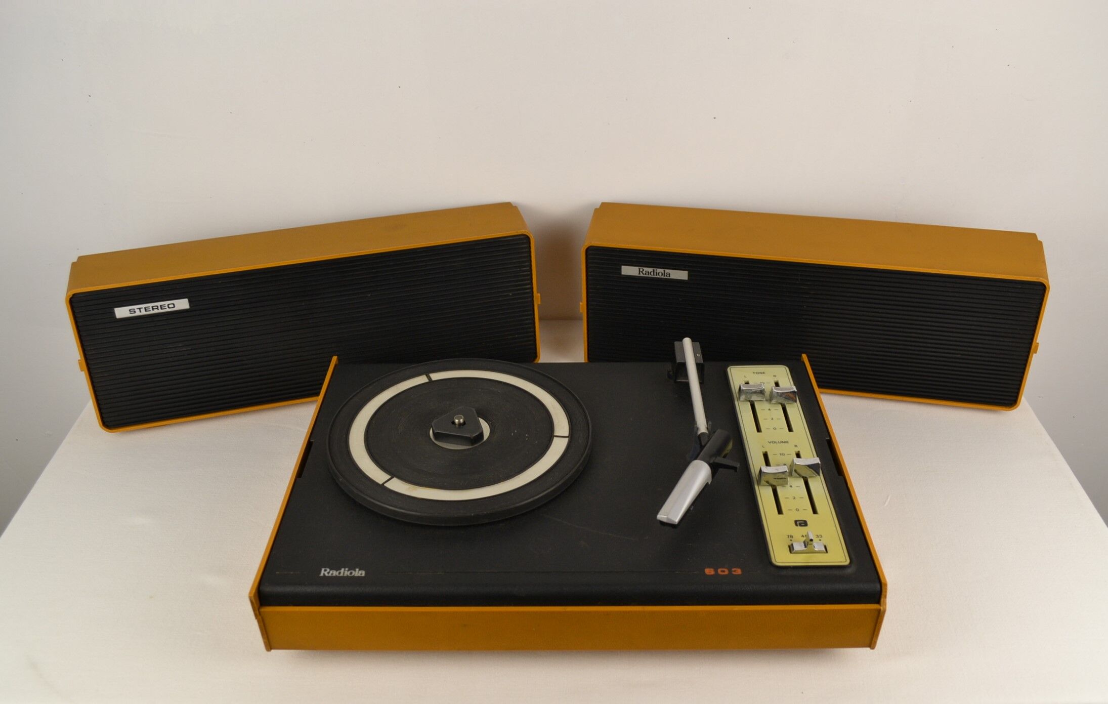 Radiola 603 vintage record player 70s