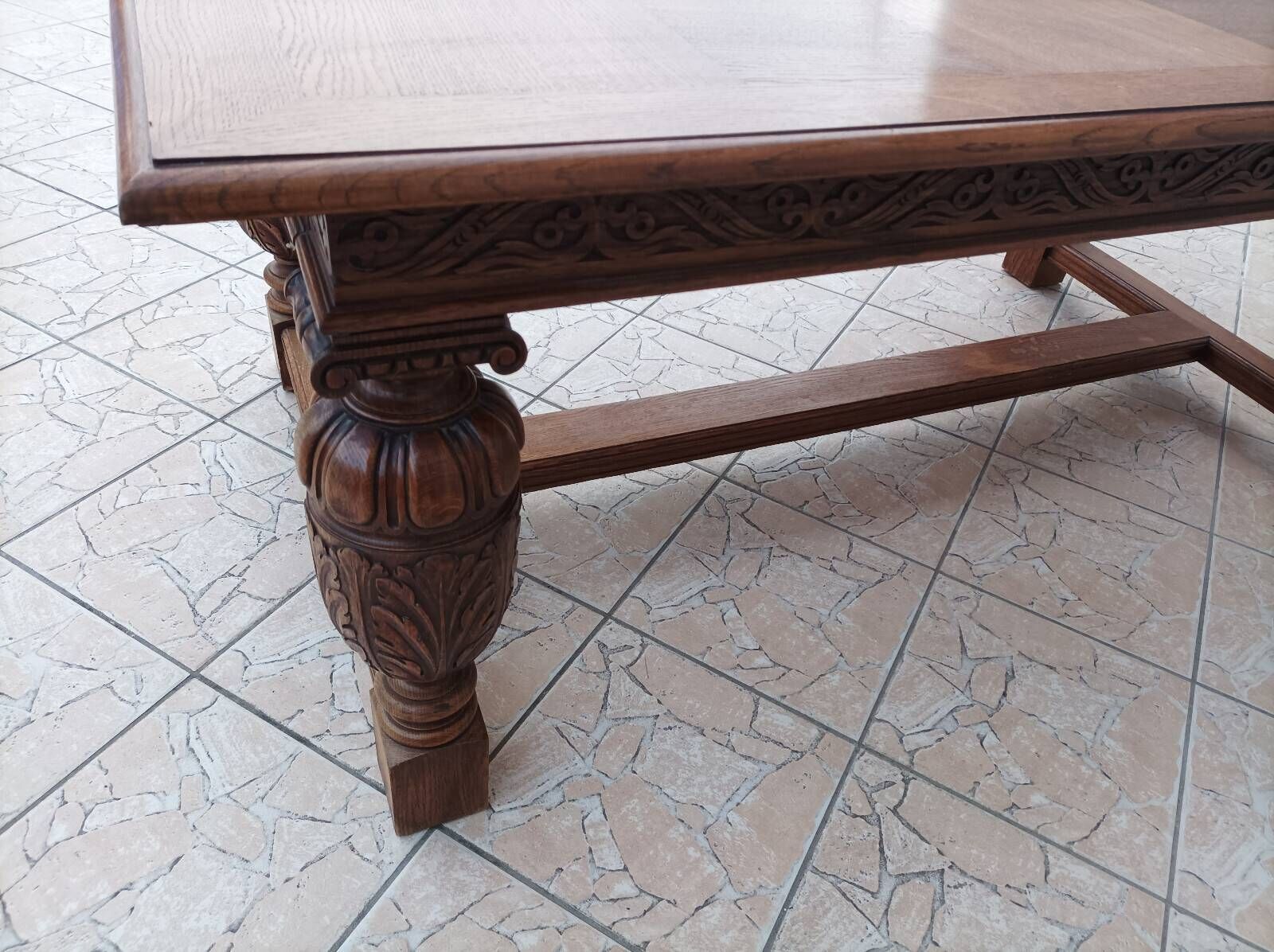 Table style Renaissance en chêne