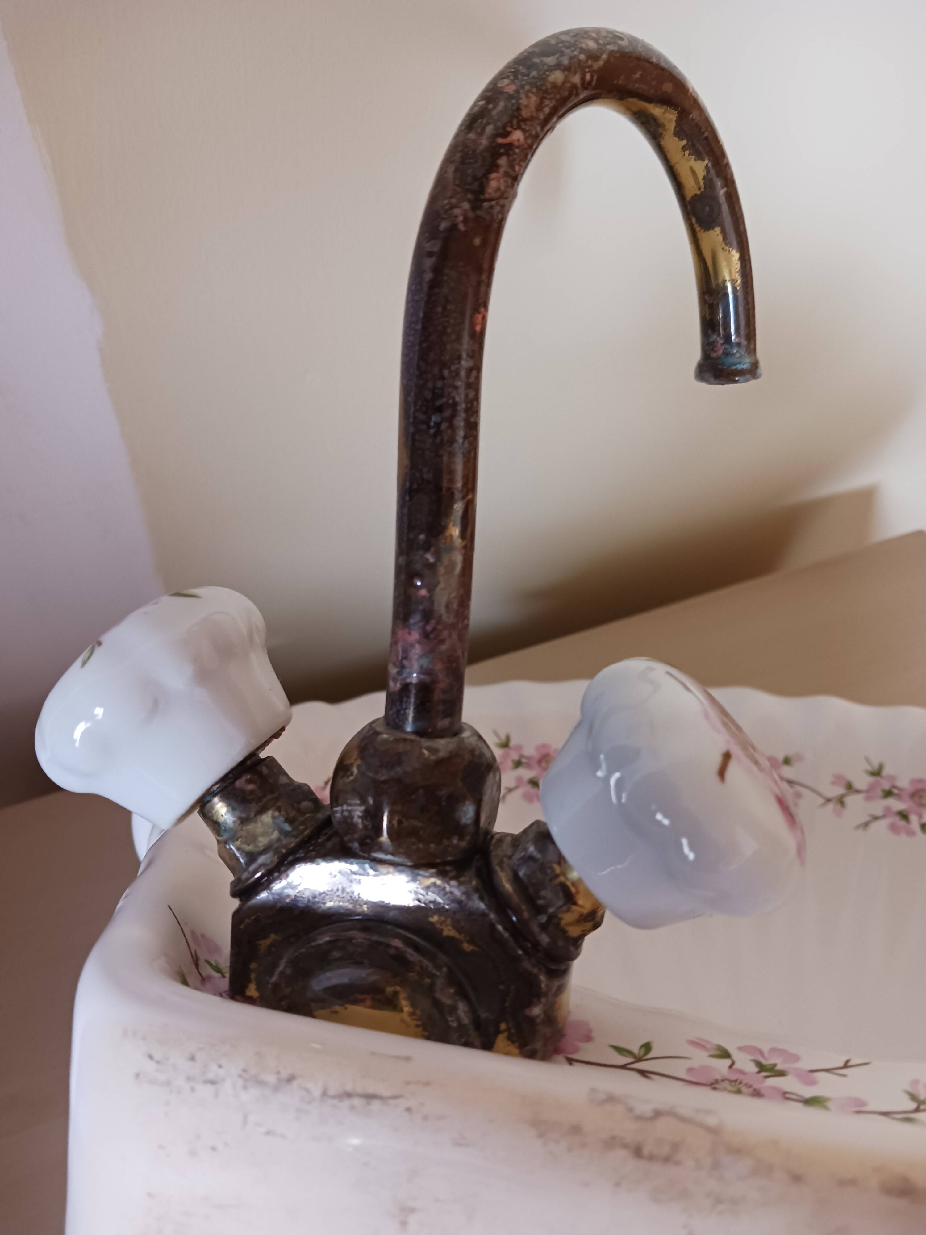 Antique French porcelain washbasin