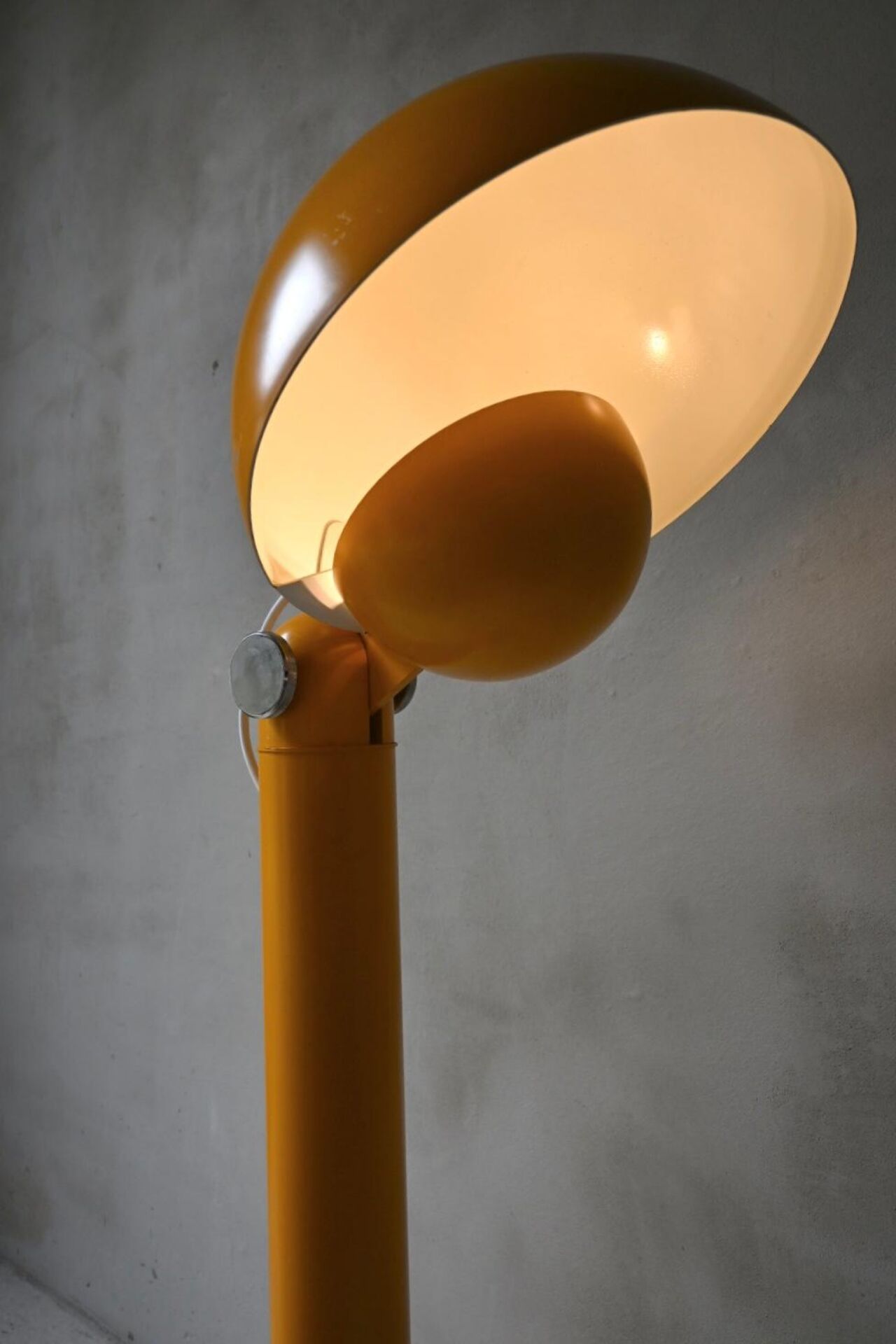 Lampadaire Cuffia par Francesco Buzzi pour Bieffeplast en jaune