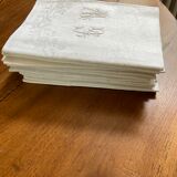 12 GW monogram table seviettes