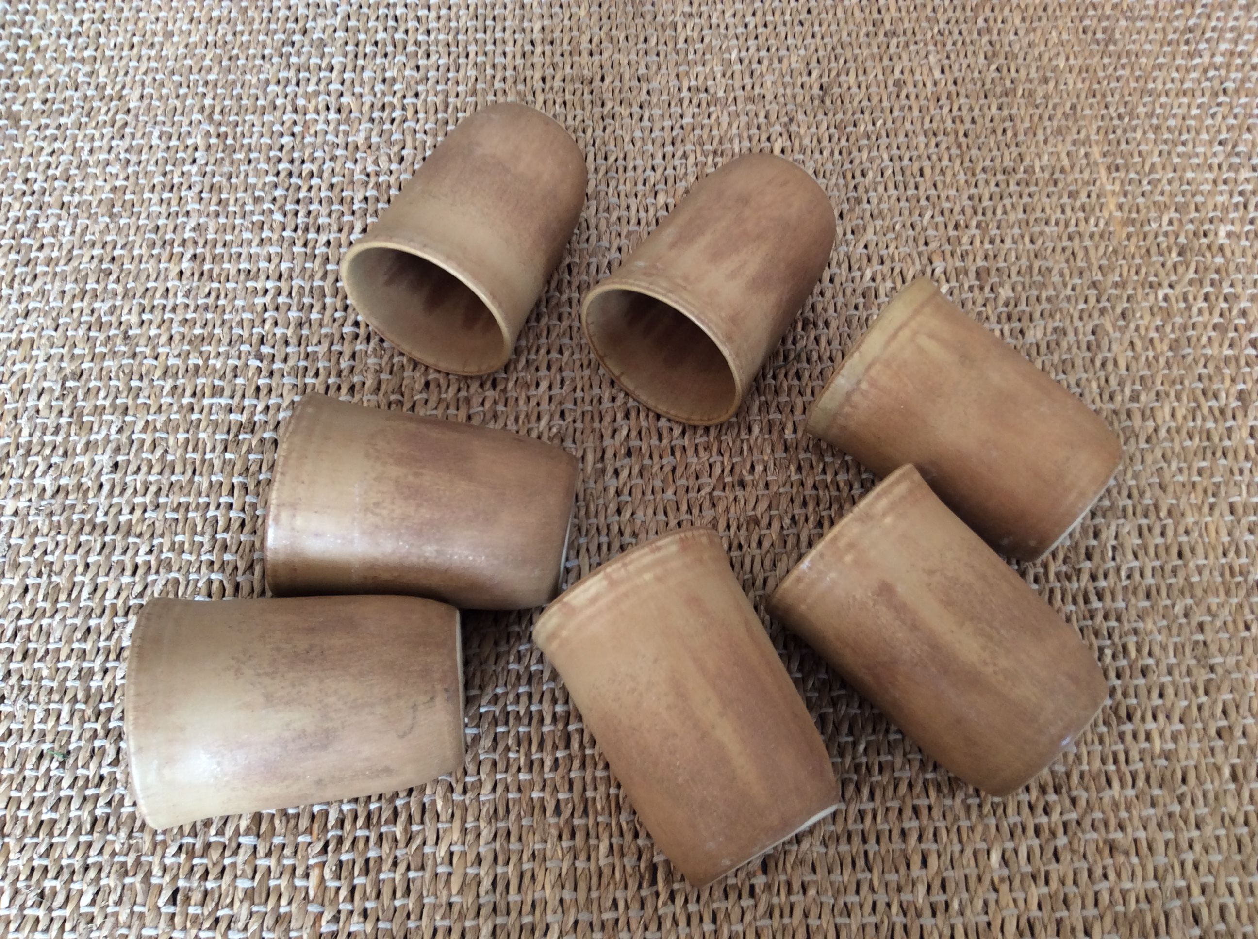 7 tasses en grès