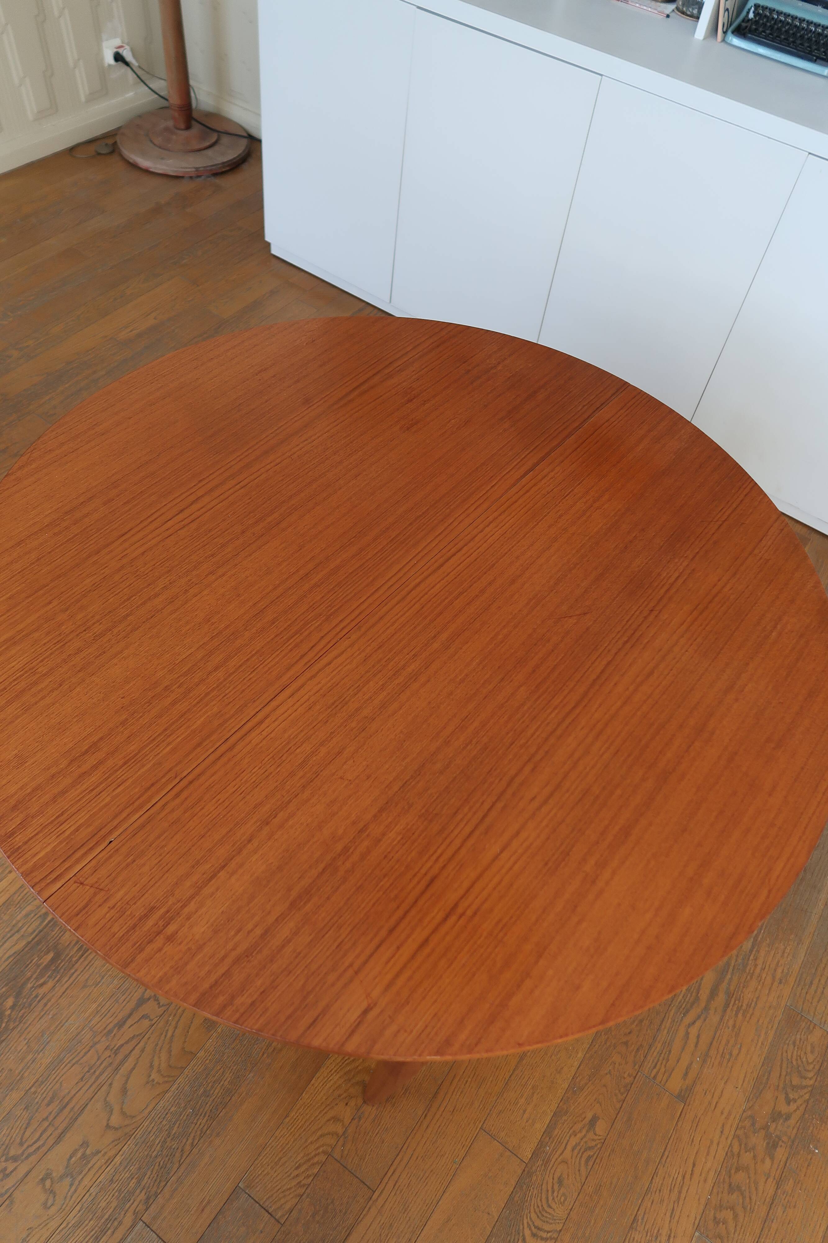 Expandable Scandinavian roundtable