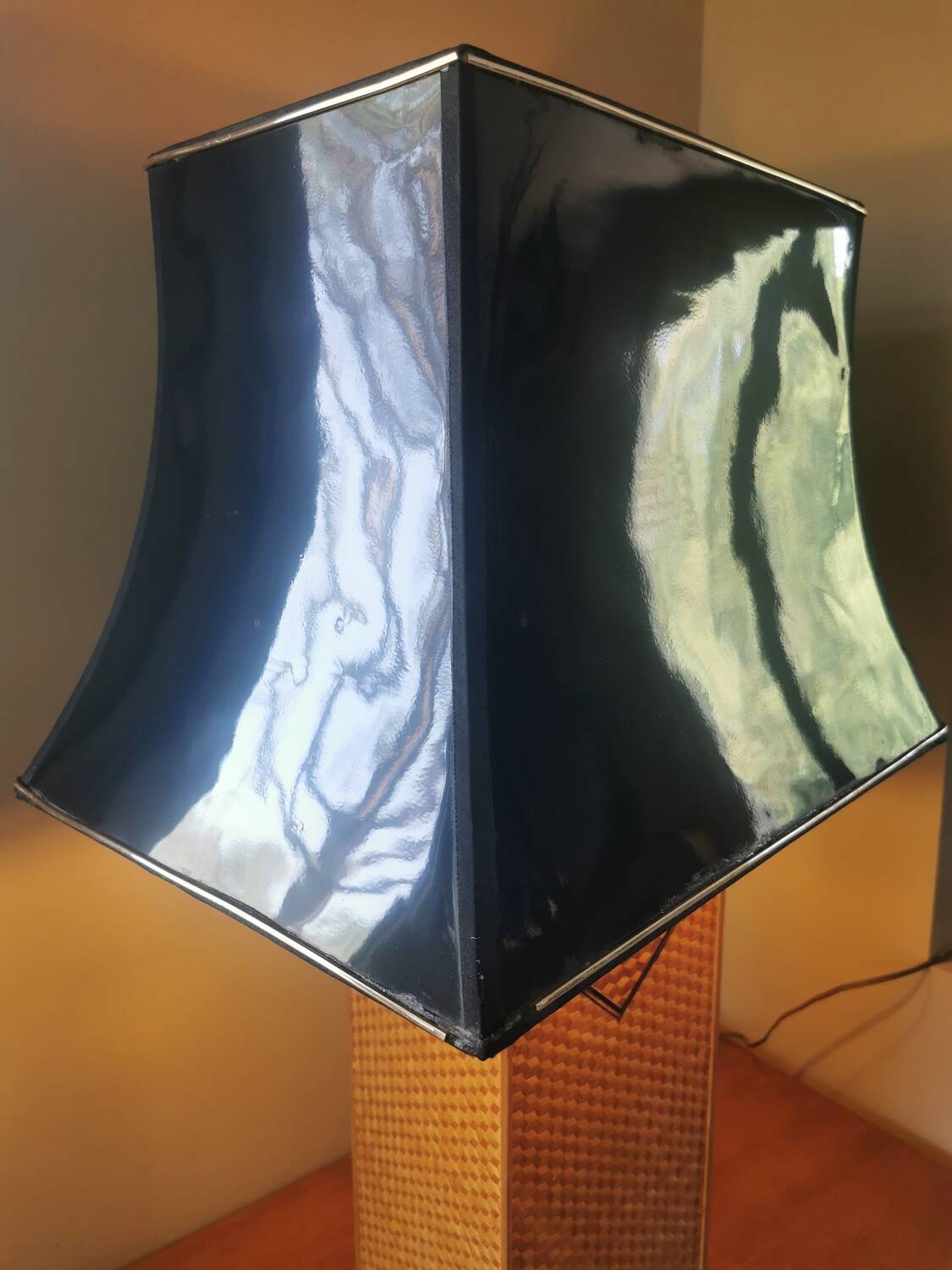 Vintage straw marquetry lamp