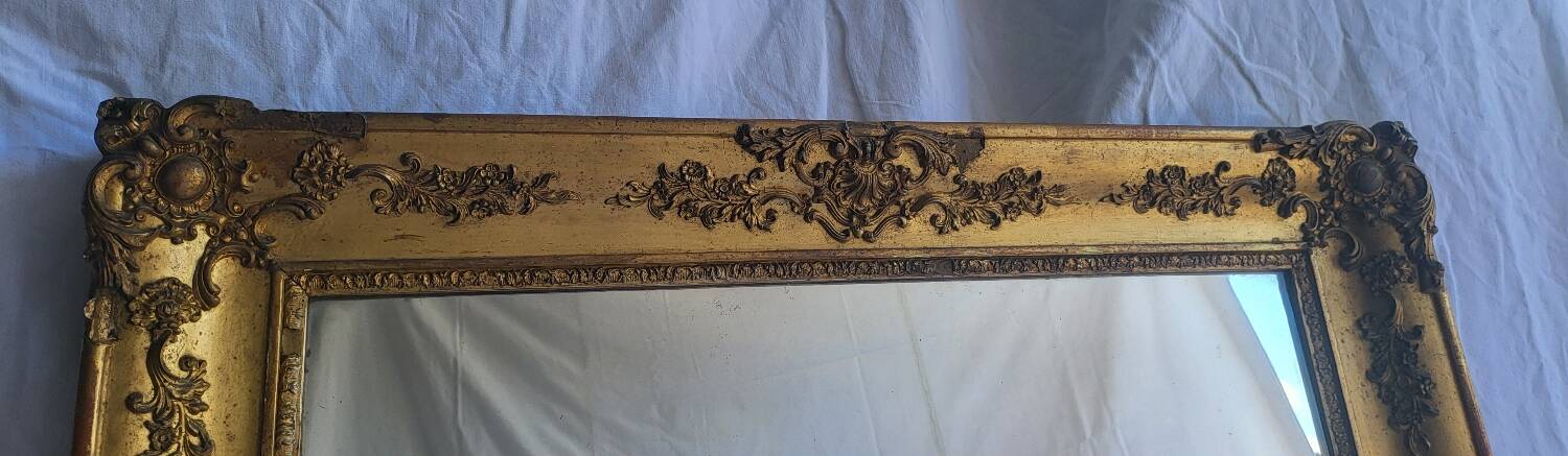 Antique Louis Philippe style gilded mirror decorated with floral motifs