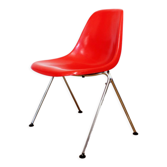 Stella fiberglass chair