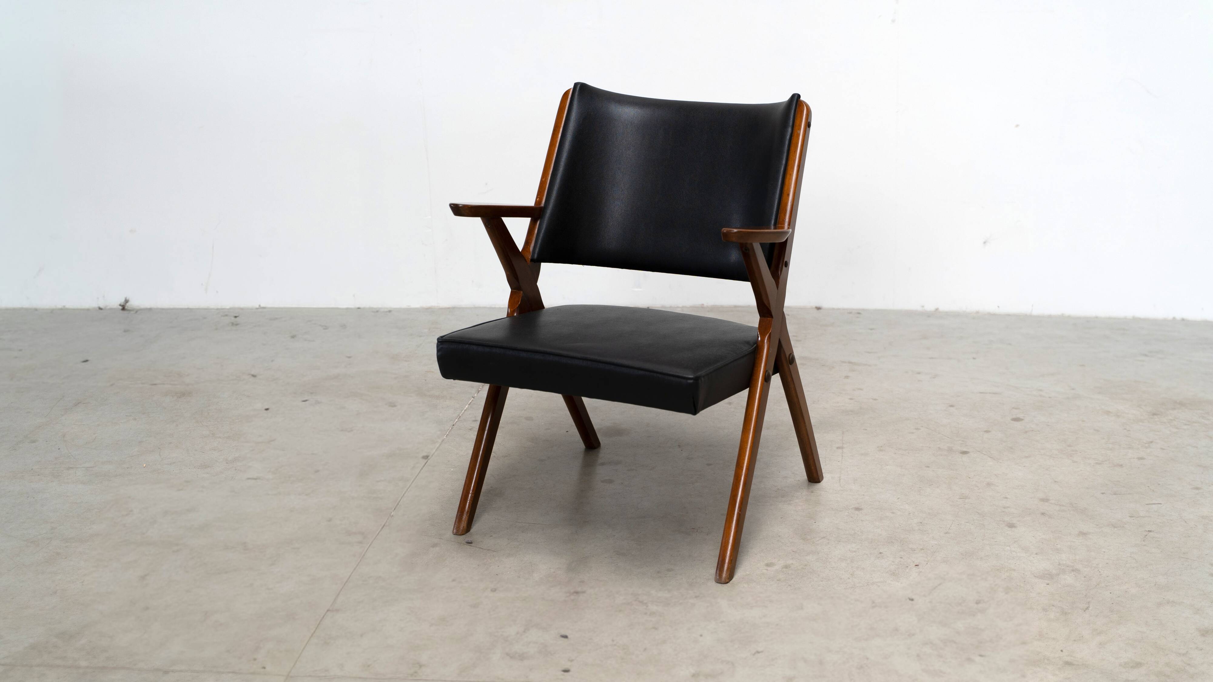 Leather lounge chair by Dal Vera