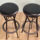 2 tabourets pivotant design Yamakado en cuir noir