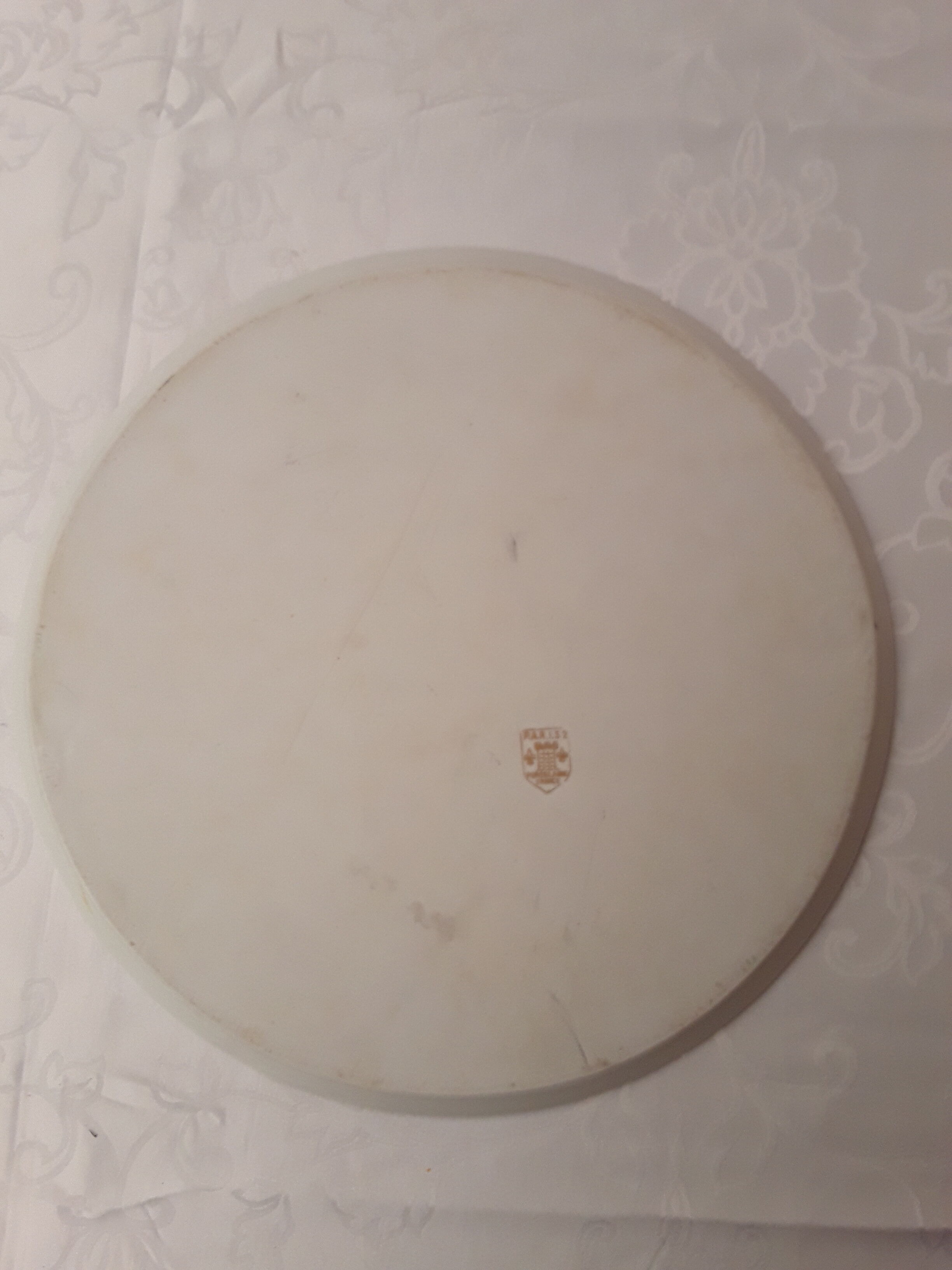 White porcelain pie dish blue and gold décor