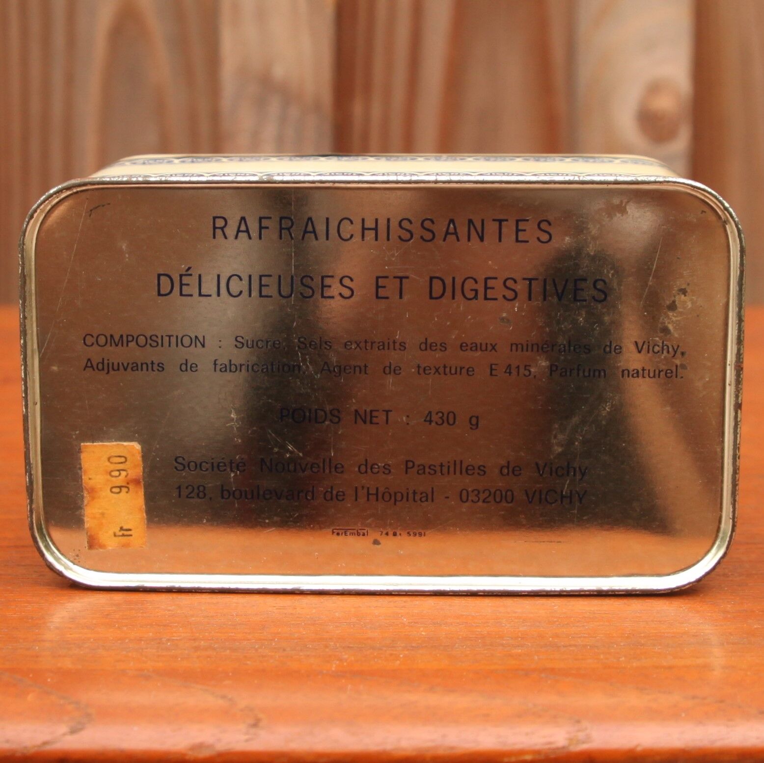 Box of metal gingham pellet