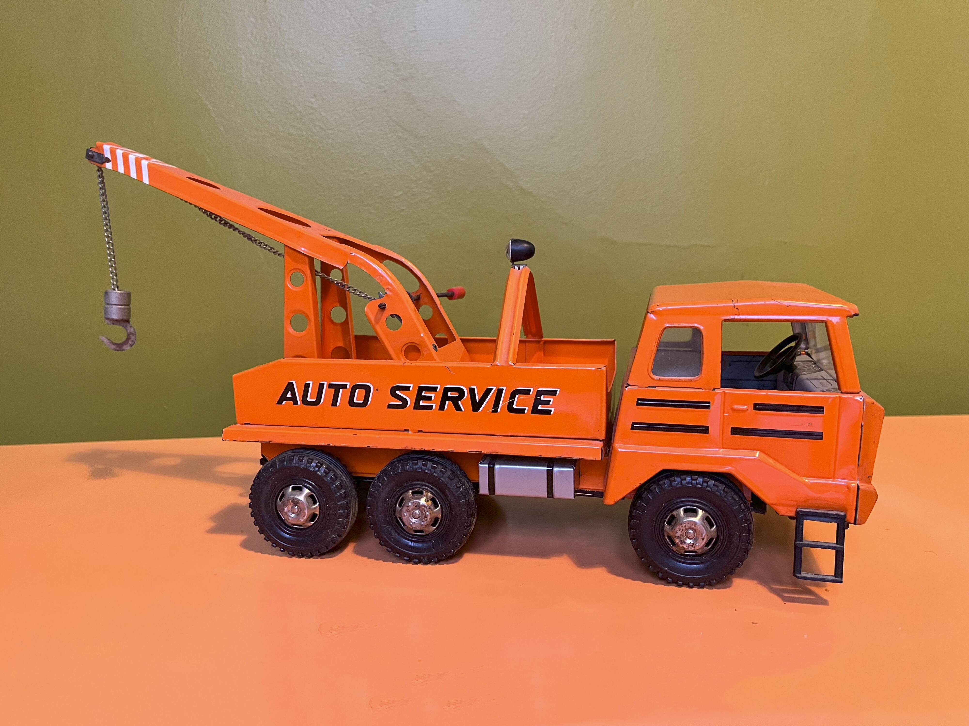 Camion Dépanneuse "Auto Service" de la marque française Joustra n° 695 de 1969 en tôle