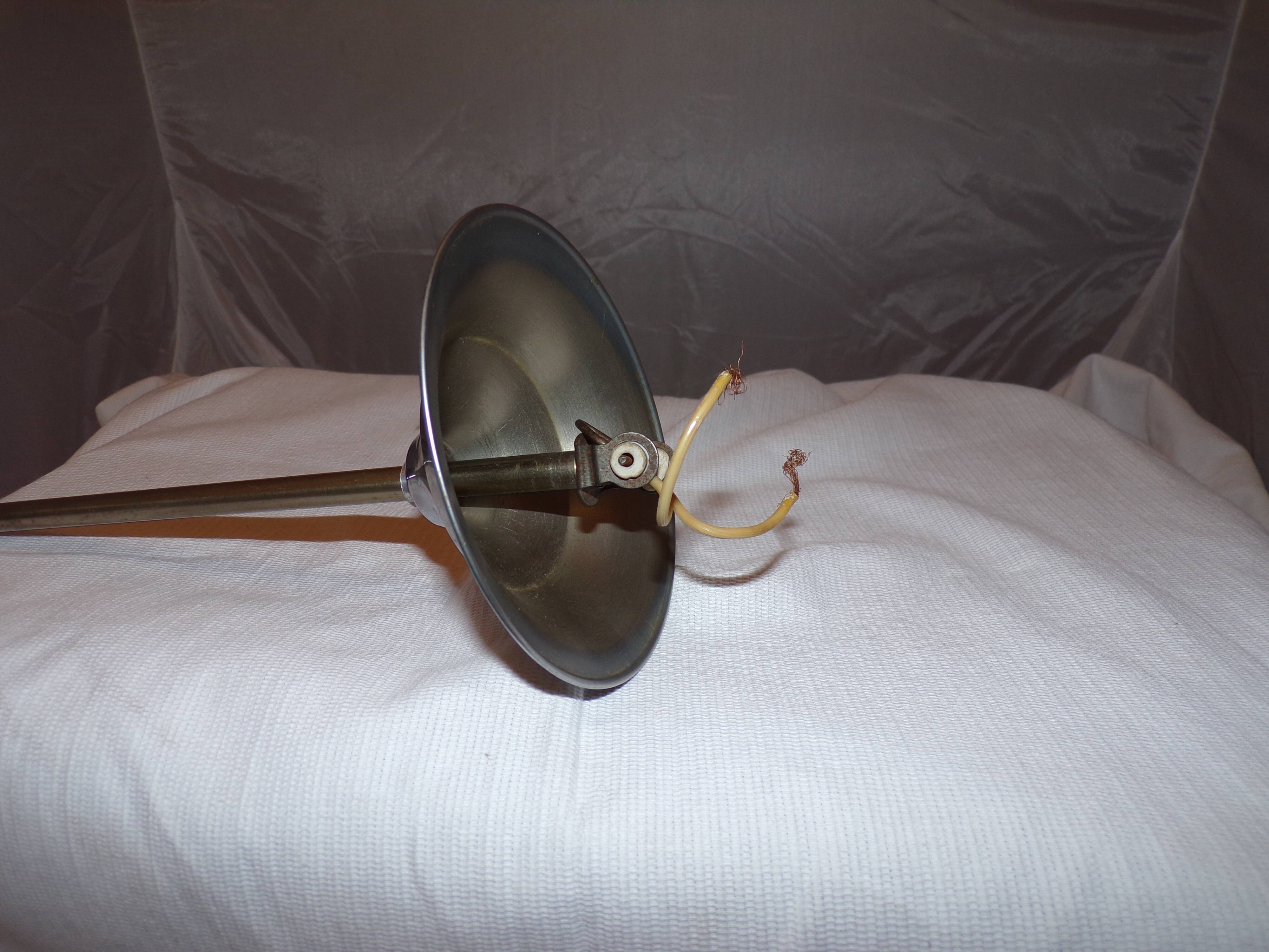 Blue opaline suspension