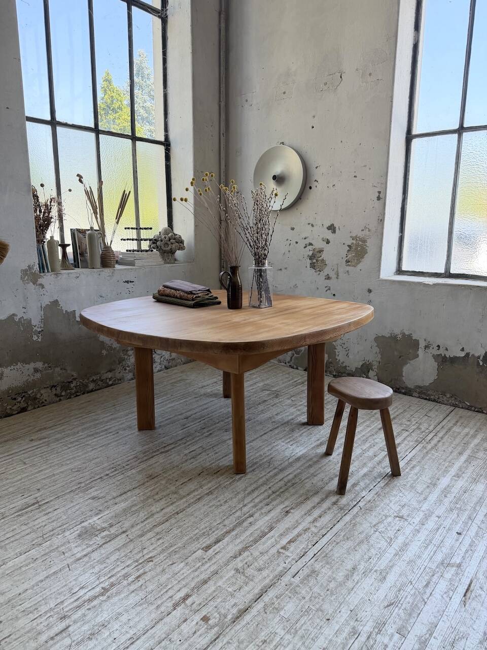 Round XL constructivist table