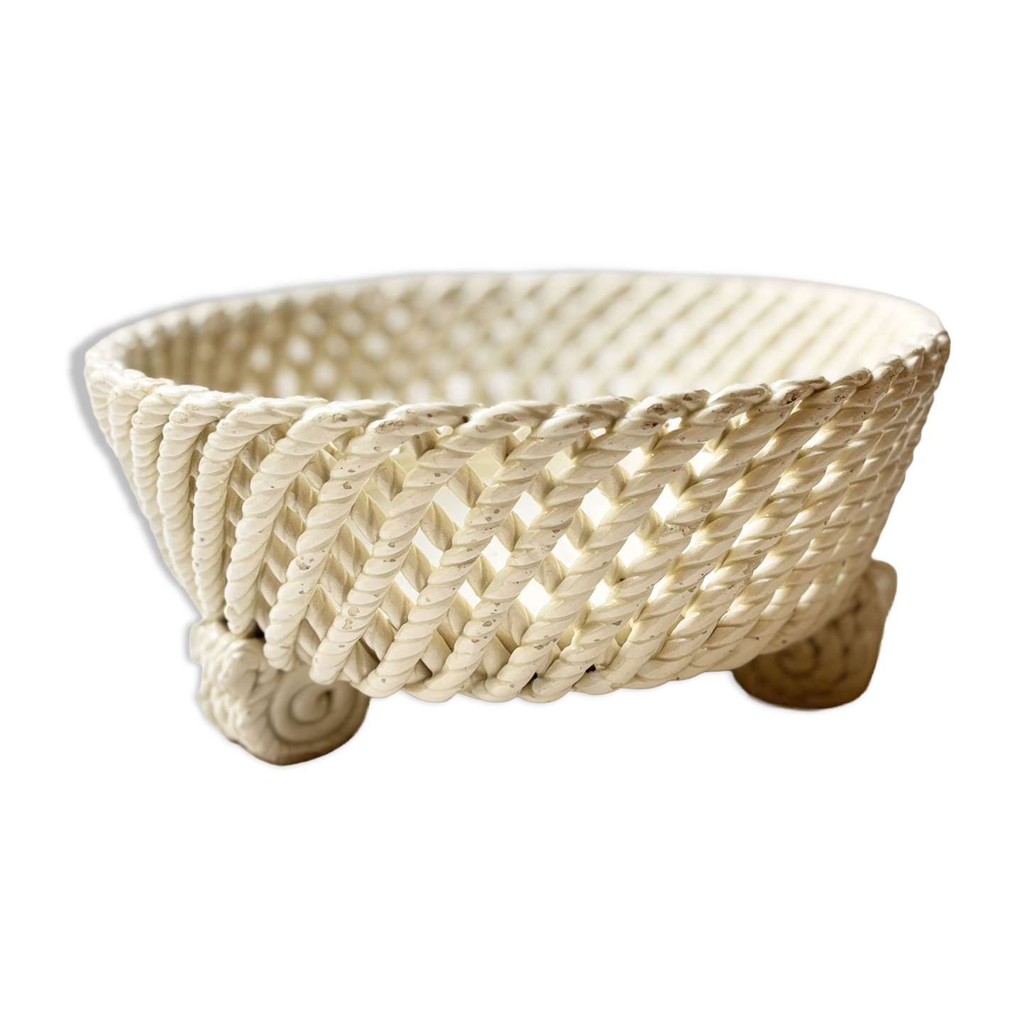 Twisted fruit basket