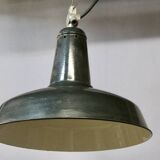 Workshop pendant light in enamelled sheet metal