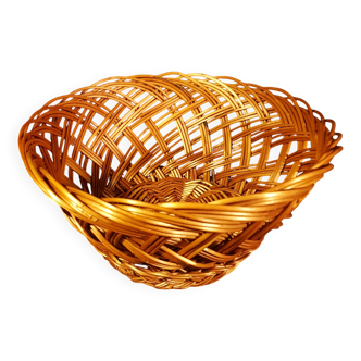Round wicker basket