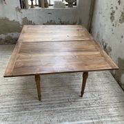 Table de ferme noyer plateau pivotable à allonges