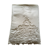 Cloth of linen embroidered setback richelieu figure cp thread Castle