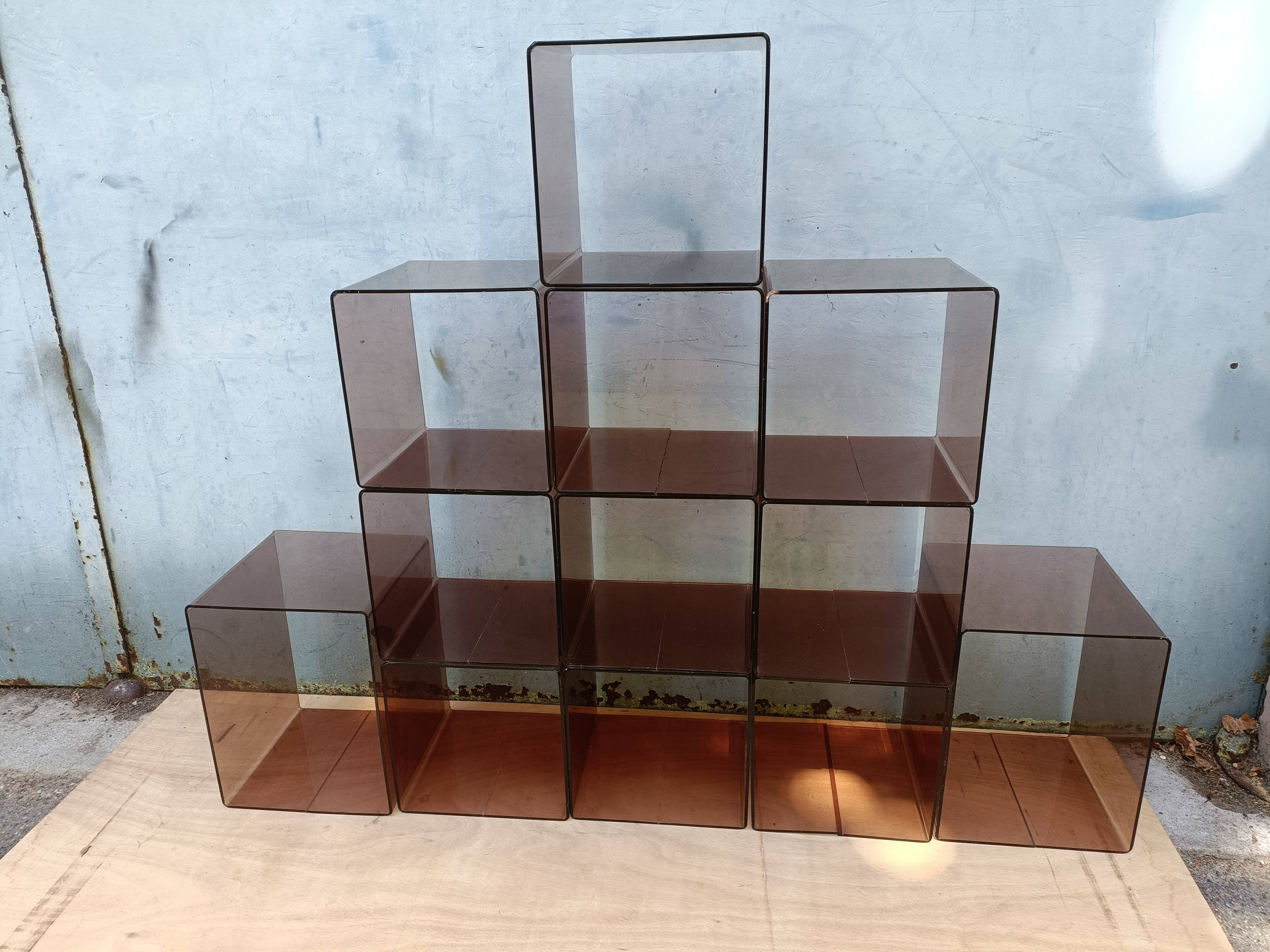 Cube shelves in smoked plexi year 70