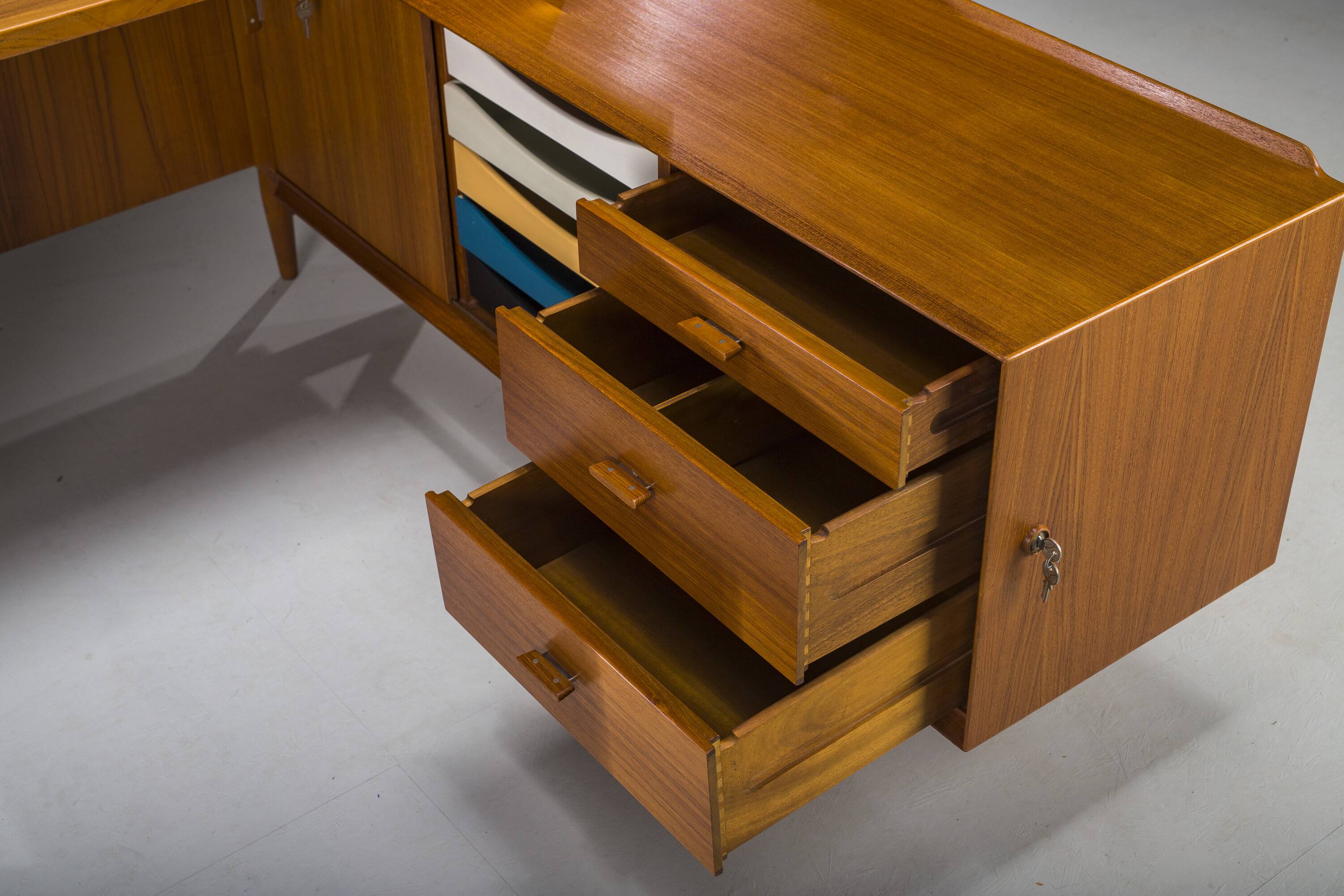 Executive Desk Model 209 in Teak by Arne Vodder for Sibast, 1955