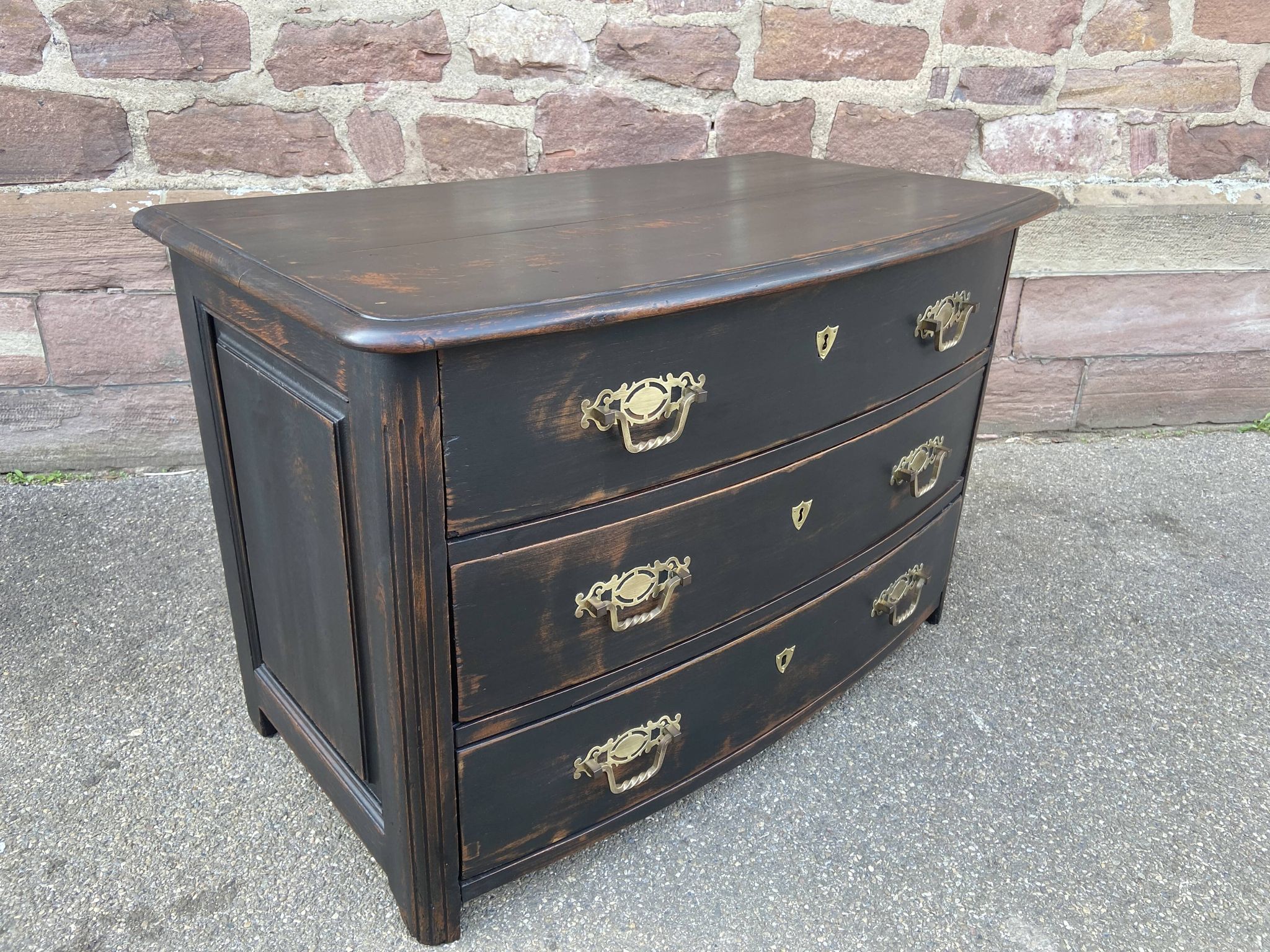 Alsatian curved chest of drawers XVIIIth patinated