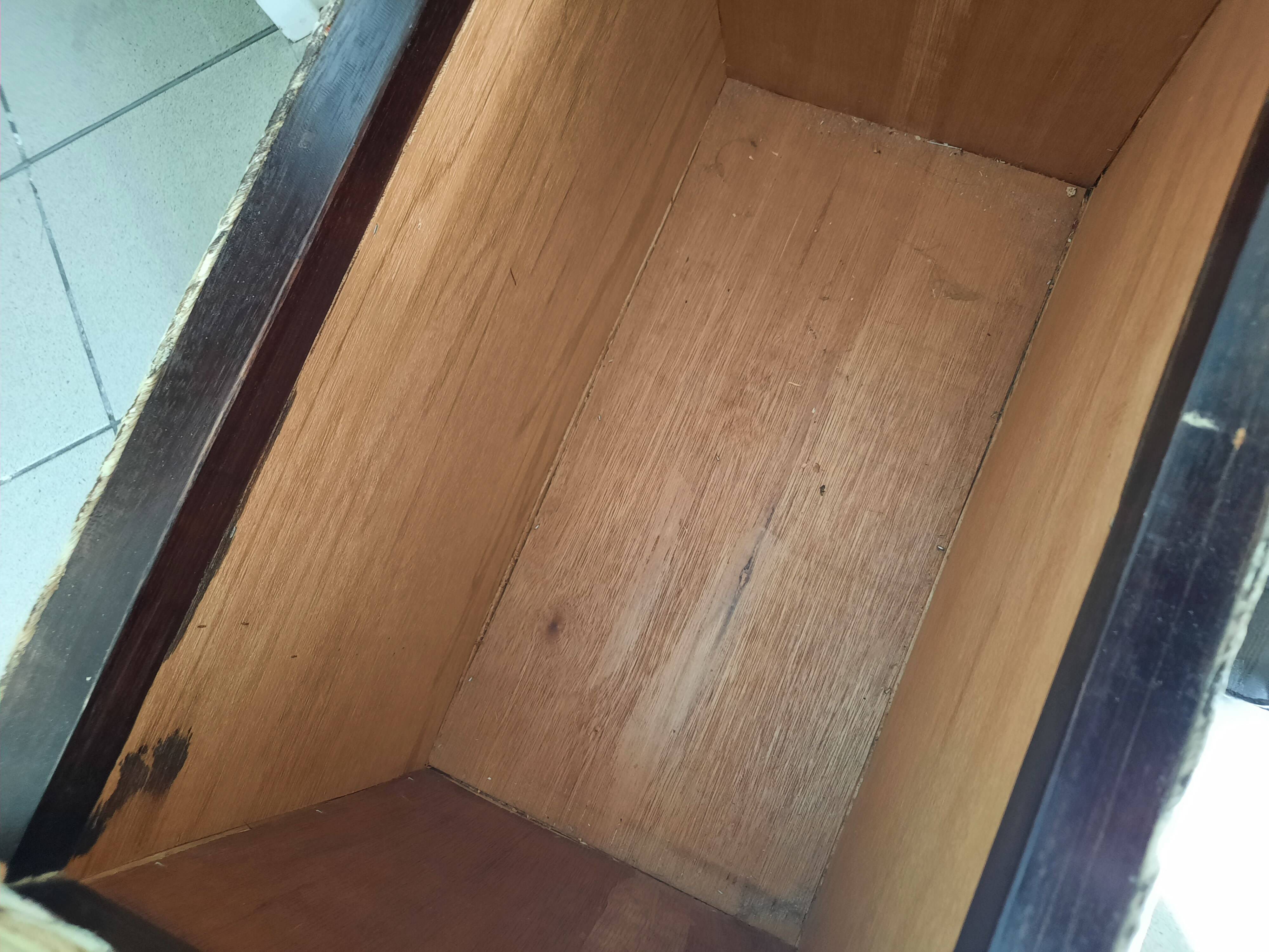 Pouf, coffre en rotin et bois