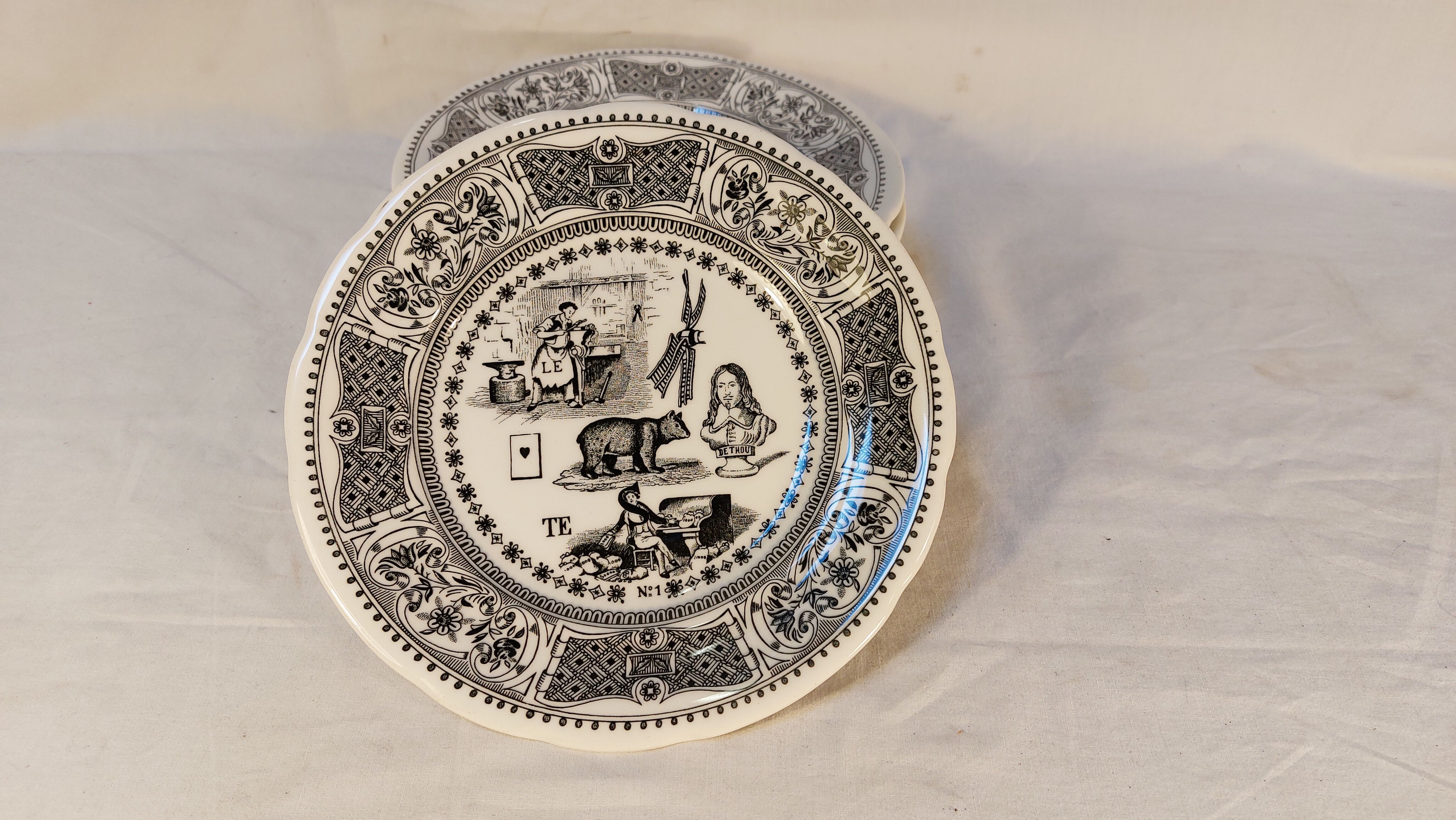 Series of 6 Gien earthenware dessert plates Rébus models